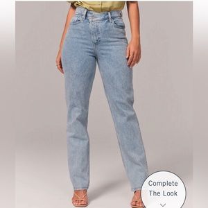 Abercrombie Curve-Love 90’s Ultra High Rise Straight Leg Jean: 28R